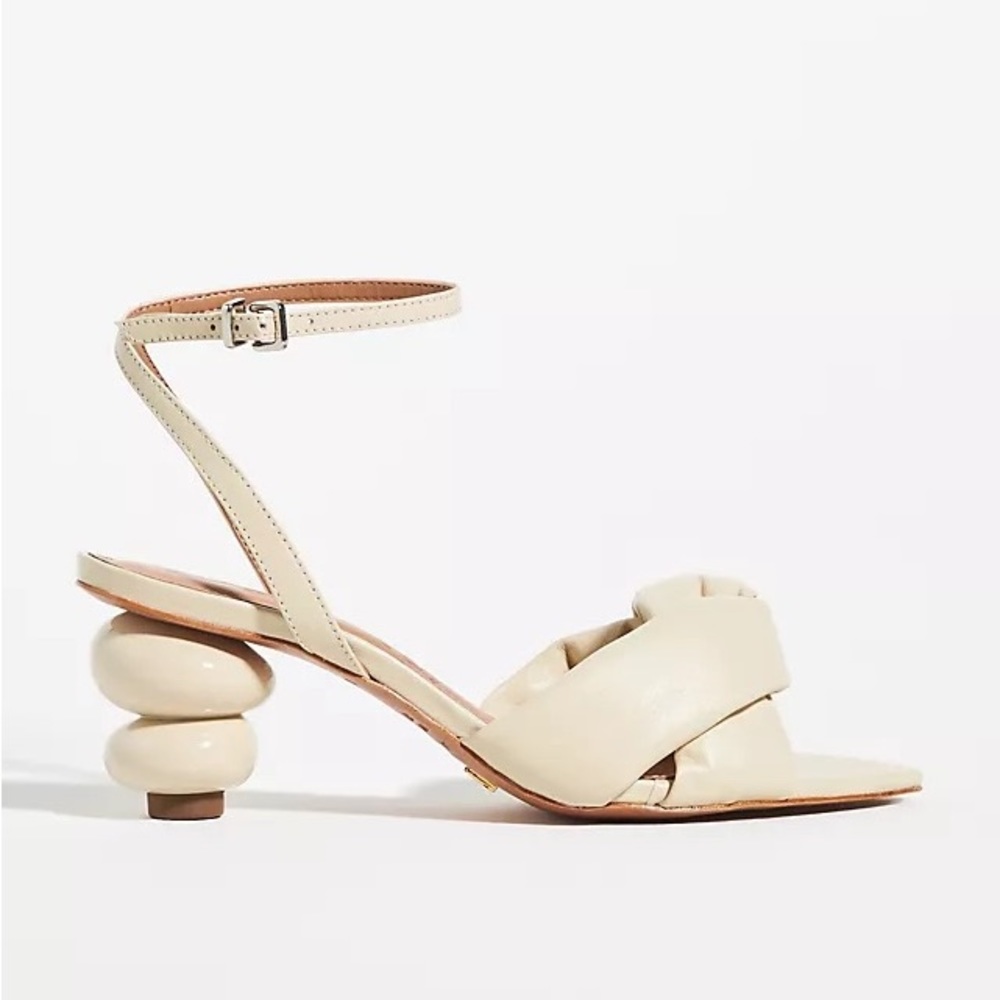 Vicenza Puffy Heeled Sandal NWOT SZ39